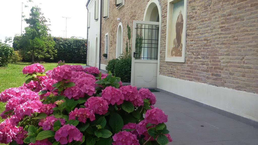 Relais Villa Roncuzzi Русси Экстерьер фото