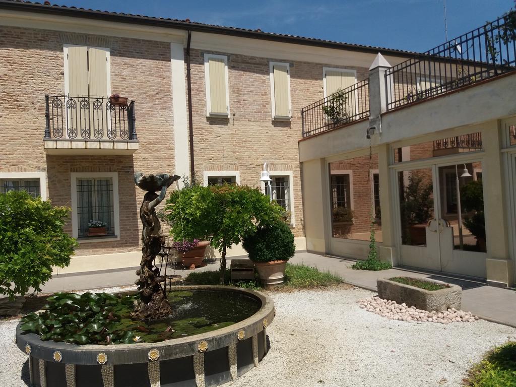 Relais Villa Roncuzzi Русси Экстерьер фото