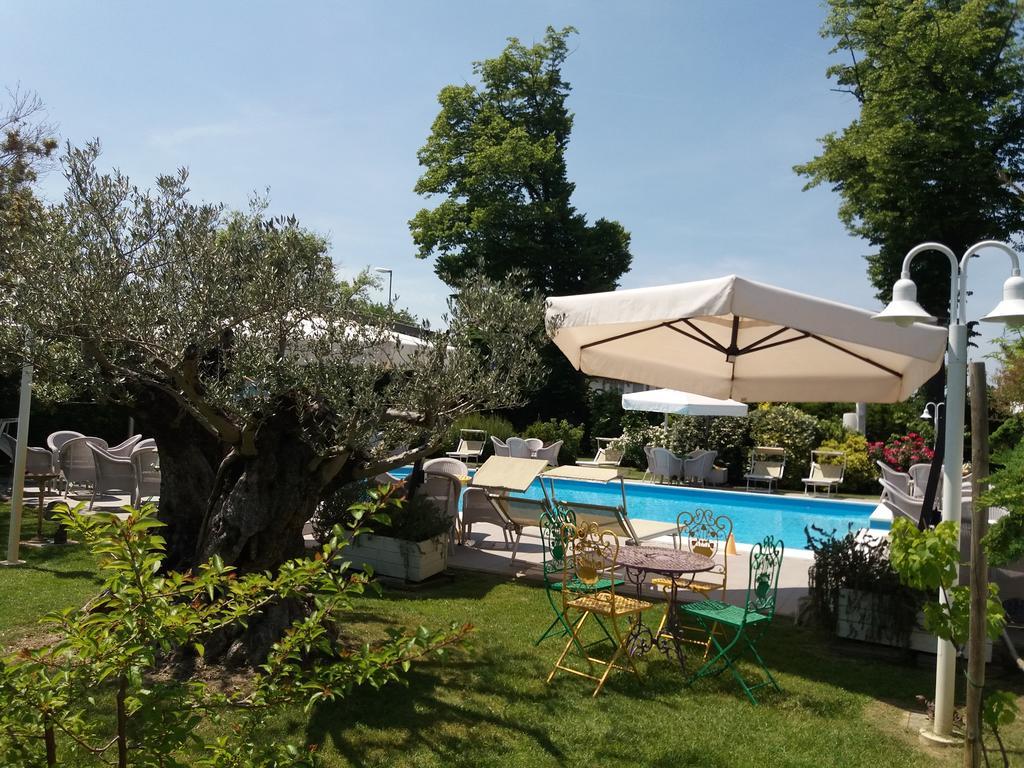 Relais Villa Roncuzzi Русси Экстерьер фото