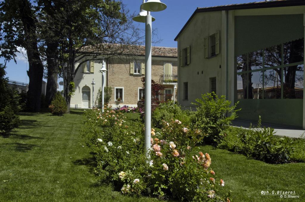 Relais Villa Roncuzzi Русси Экстерьер фото