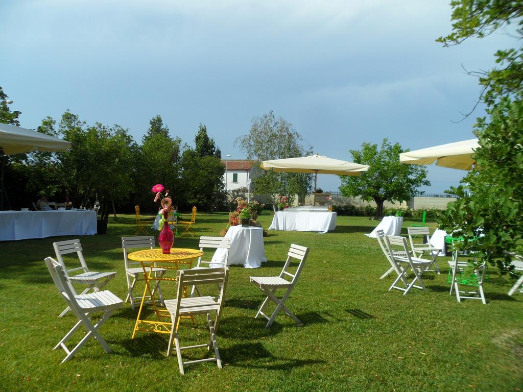 Relais Villa Roncuzzi Русси Экстерьер фото