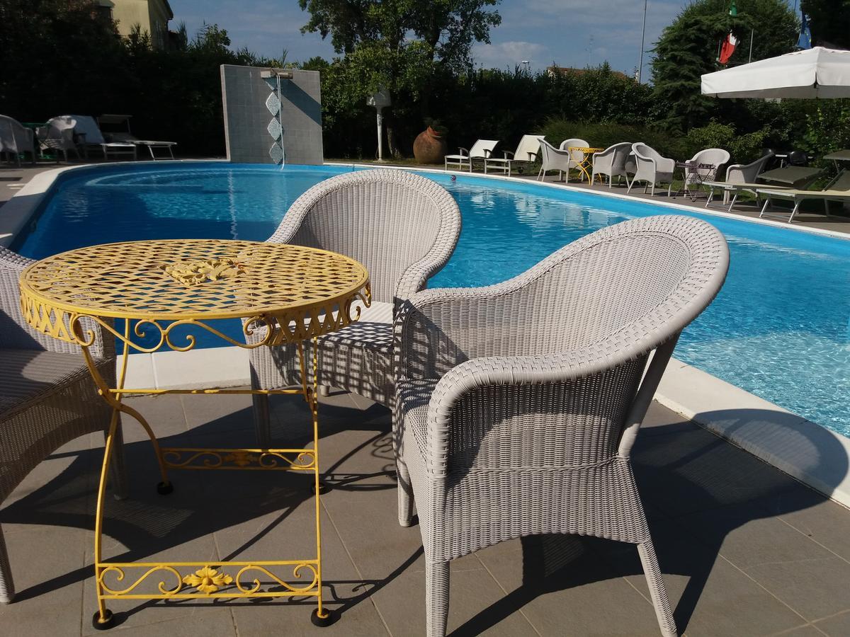 Relais Villa Roncuzzi Русси Экстерьер фото