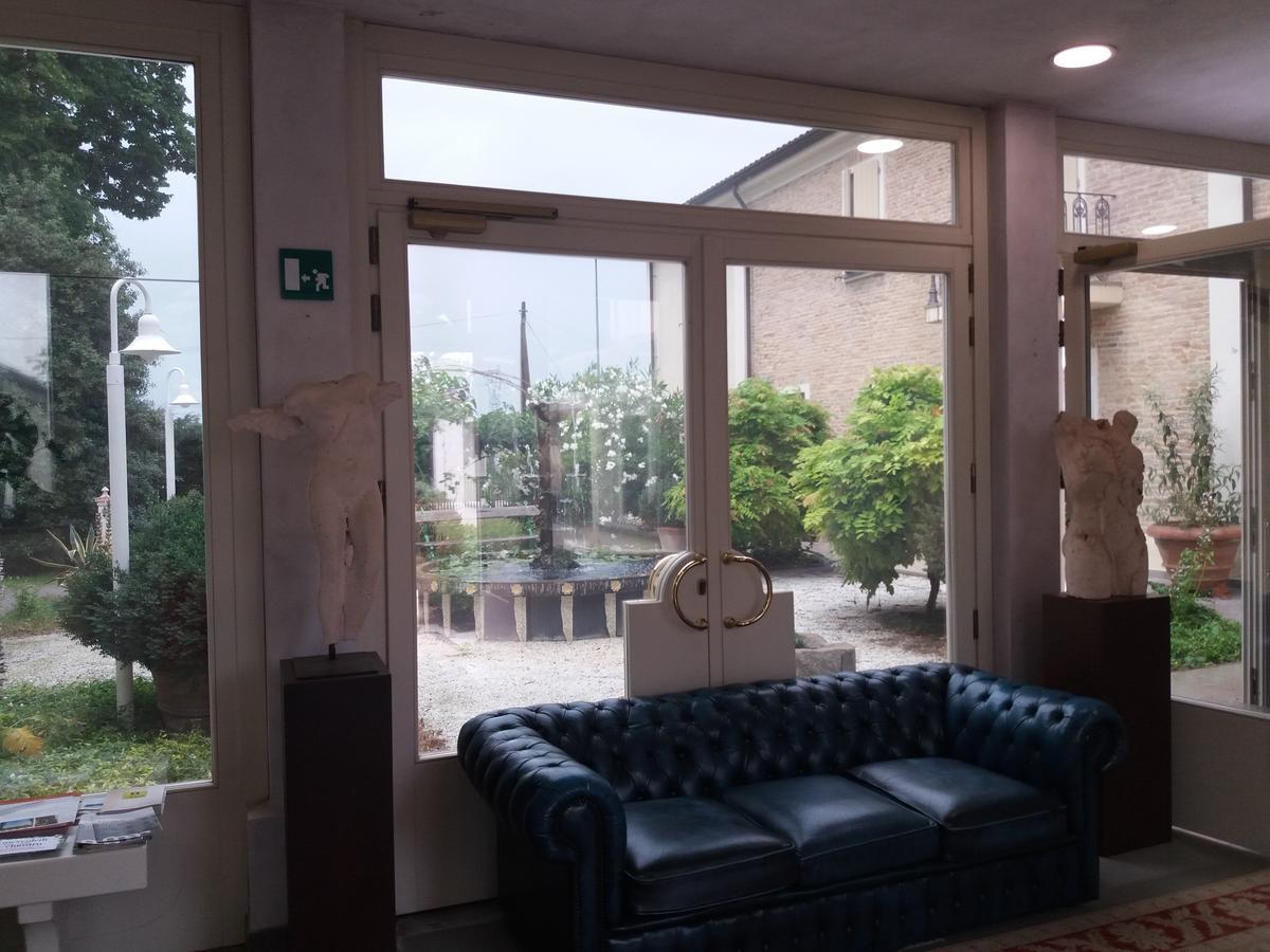 Relais Villa Roncuzzi Русси Экстерьер фото